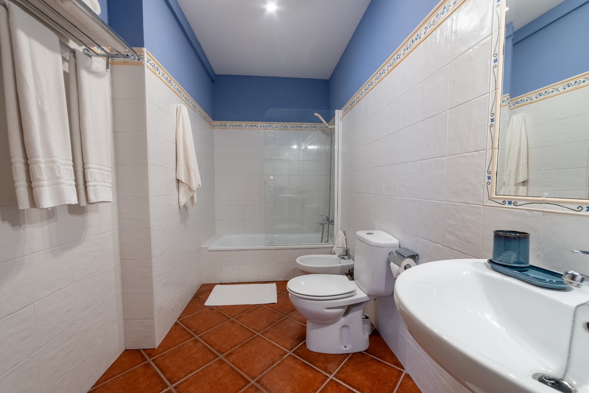 Baño completo con bañera