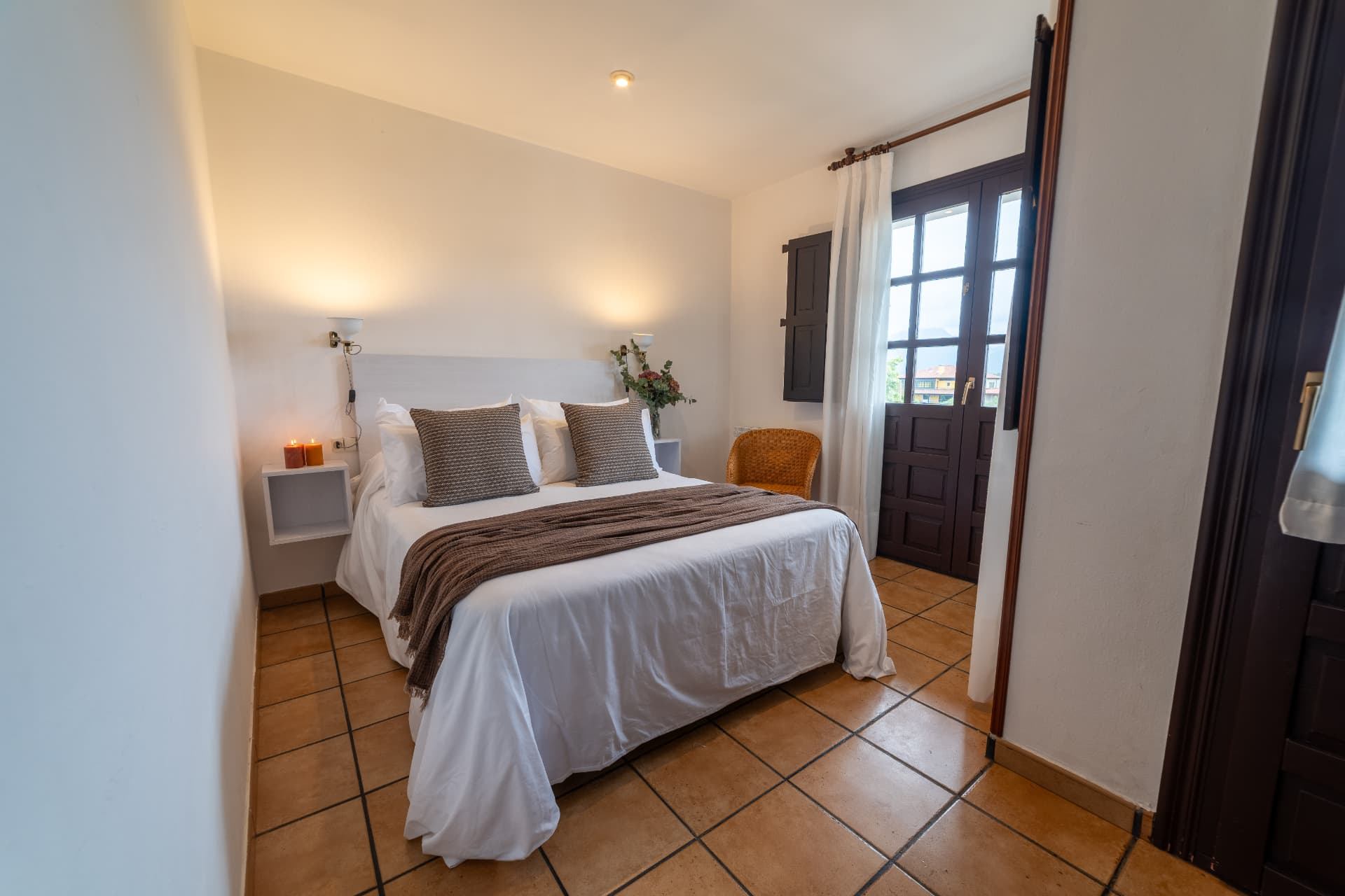 Segundo dormitorio con luz natural
